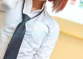 “爱丝”写真集，小小天衣无缝少女的分享，其实就是在聚焦这身衣服，真逗。