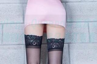 Beautyleg - Queena穿着皮衣，作品里藏着她的个性，得仔细盯着看才行。