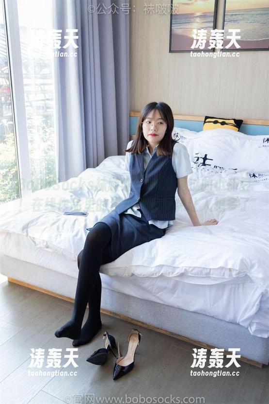BoBoSocks袜啵啵 - 你没见过的小甜豆！在线作品里的浅灰色短棉袜让人想多了…