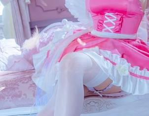 写真界的赛博女仆，ElyEE子和她的青辉石，真是又美又奇幻。