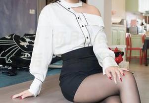 Feilin嗲囡囡 - 伍月yuer的制服图集：下载之后，谁还会再穿别的？
