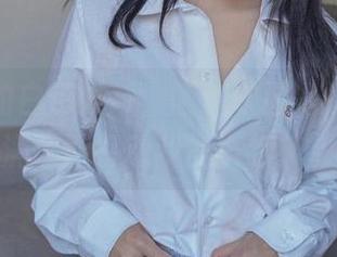 图册里的白色婚纱，喵糖映画每一页都充满了能打动我的小细节。