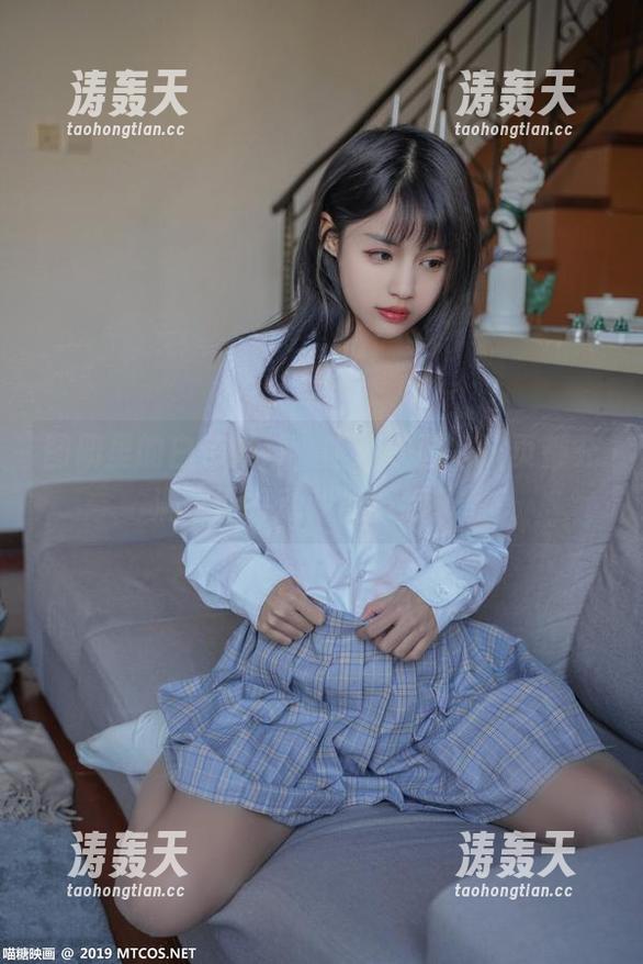 图册里的白色婚纱，喵糖映画每一页都充满了能打动我的小细节。