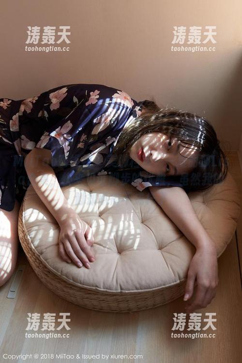 MiiTao蜜桃社 - 美脚档案——爱丽莎Lisa合集，快来见证脚步的优雅，虽然我的脚却趴得不成样子