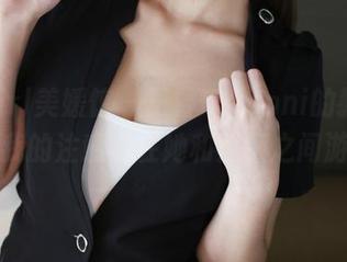 MyGirl美媛馆 - 王馨瑶yanni的教室作品，我的注意力在她和黑板之间游走。