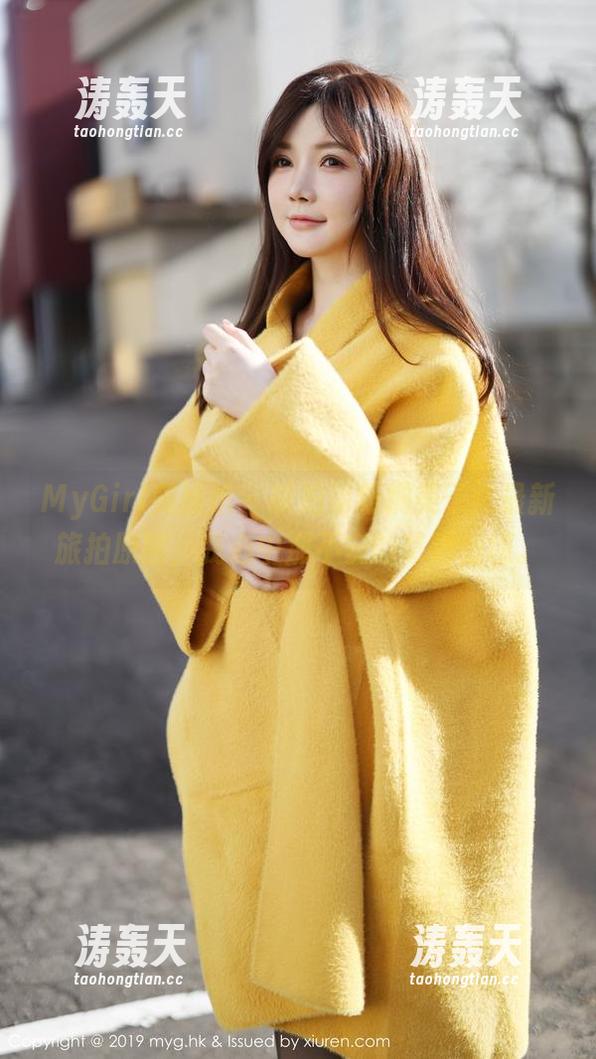 MyGirl美媛馆 - 抓拍清新糯美子：最新旅拍原图，我心中那不安的草地情缘。