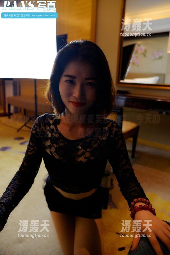 PANS写真 - 妮妮皮衣美图分享，今天的主题是：“我哪里冷了？”