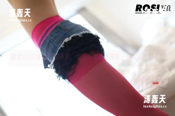 ROSI写真 最近ROSI的新写真系列,像圣诞焰火般耀眼,瞬间抓住目光!
