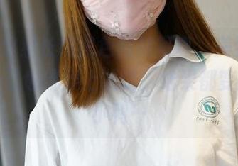 ROSI这组长筒黑色丝袜写真，美到让人以为自己也该穿上试试，结果都变成了丑小鸭…