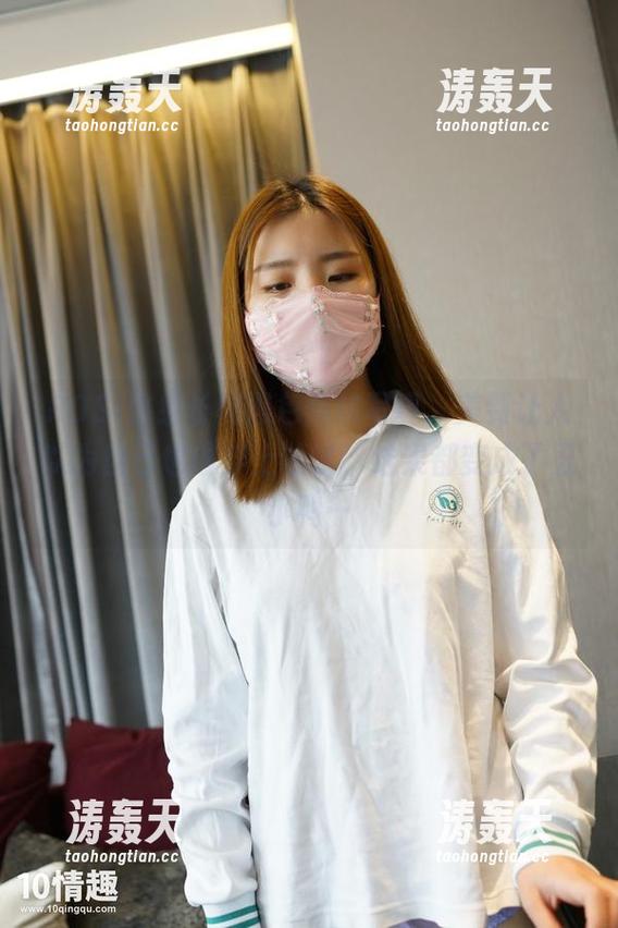 ROSI这组长筒黑色丝袜写真，美到让人以为自己也该穿上试试，结果都变成了丑小鸭…