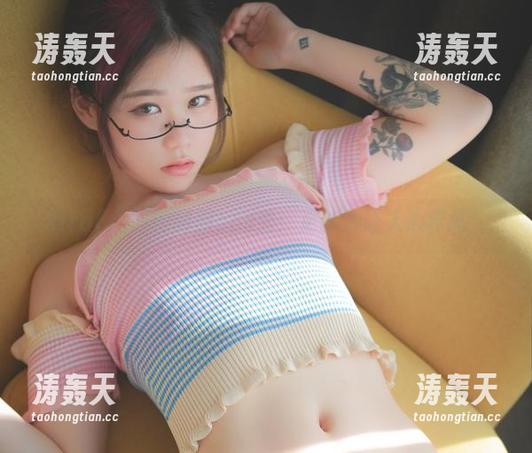 Sira(시라)的制服cos秀：更新得让人心痒痒！