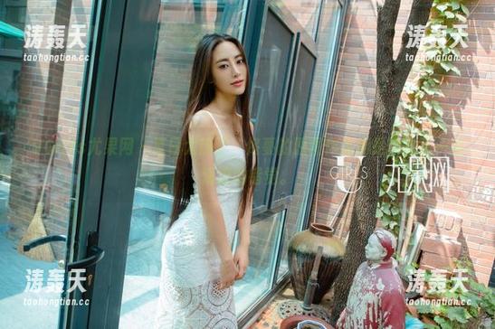 UGirls尤果网 - 夏日太热了，佟蔓的原图作品倒是带来了一丝清凉的错觉。