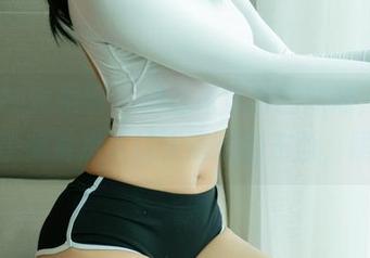 UGirls尤果网 - 精选唐溪若的妹妹，作品里似乎藏着点儿让人遐想的东西，嘿嘿。