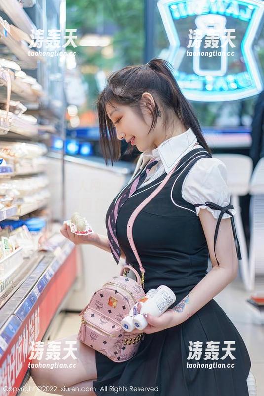 Xiuren秀人网 - 你们有没有看徐微微mia的私房图包，死库水也太...特别了