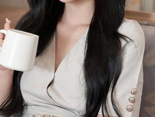 Xiuren秀人网 - 甜七七的黑丝系列，一组让人觉得“哇，居然是这样”的精选套图。