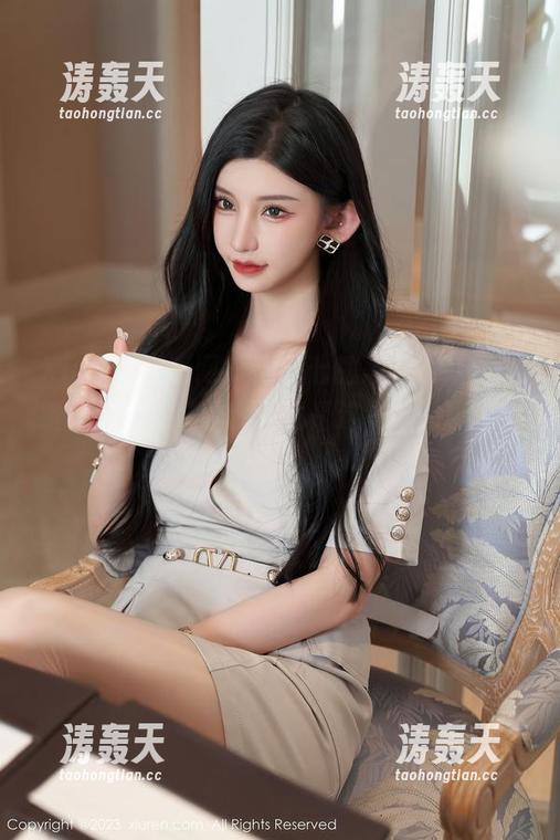 Xiuren秀人网 - 甜七七的黑丝系列，一组让人觉得“哇，居然是这样”的精选套图。