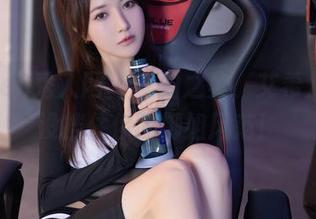 Xiuren秀人网 - 私拍之美，艾希儿你真没挡住你的御姐风范！