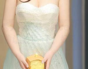 Xiuren秀人网 - 陆萱萱cecillia内衣合集：偷偷让我见一下，好奇心作祟？