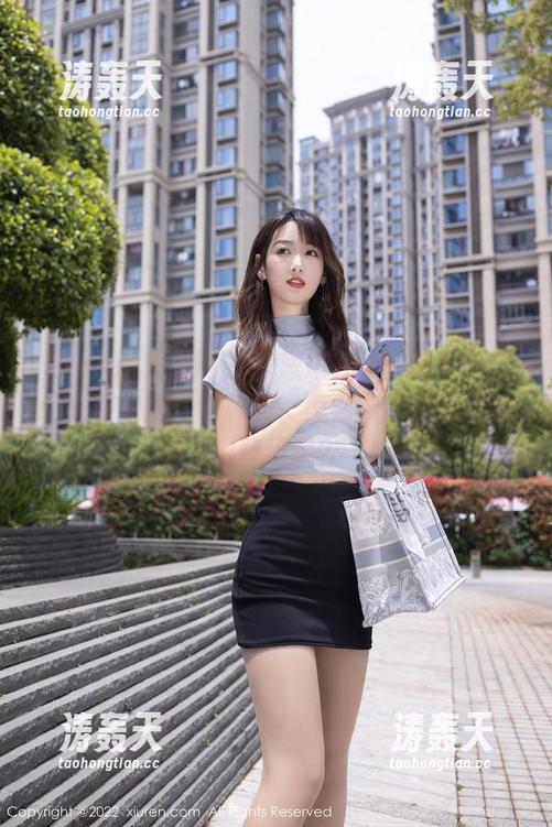 Xiuren秀人网 - 陈思琪Art的套装原图：一件衣服，千种美，怎么能不把它拿来做壁纸呢？