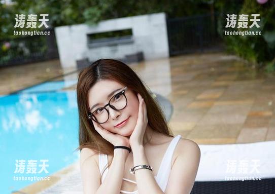 YouWu尤物馆 - 照片中充满了韩冰冰儿的粉色，让我在寻找高光时刻的时候不得不问，这幸福感是怎么来的？