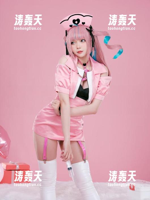 看ZinieQ的无圣光连衣裙合集，像是在翻阅一个‘不平凡的美’小册子。