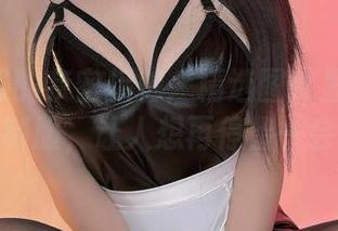 Miko酱的亲密接触：精选图库里的缠绕和制服，让人想再停留一会儿