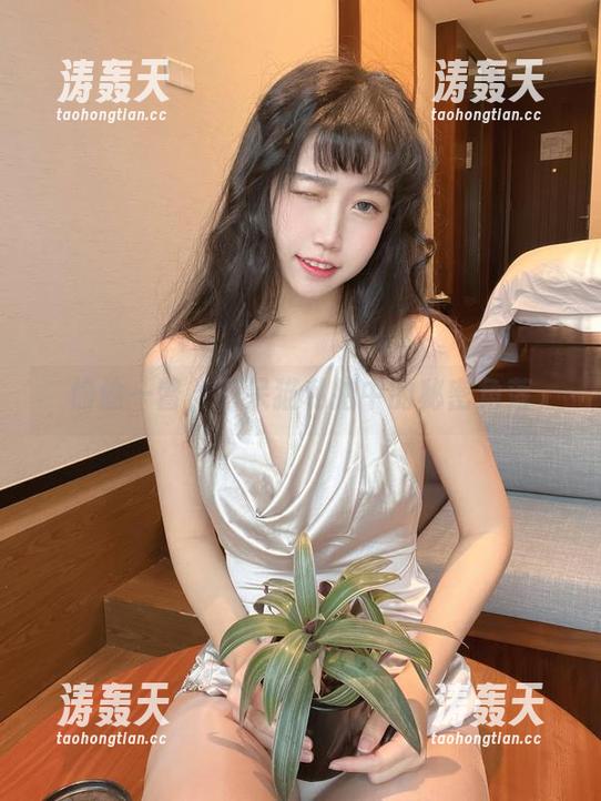 偷偷一瞥，不呆猫私拍中的秘密角落