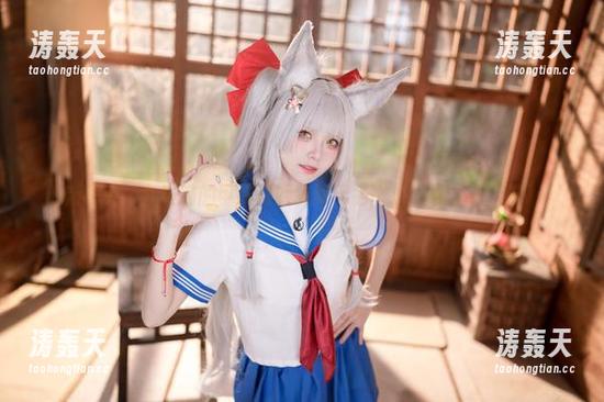 最新写真，九柒喵的甲铁城服装跟无名比拼，谁的更“猫”！