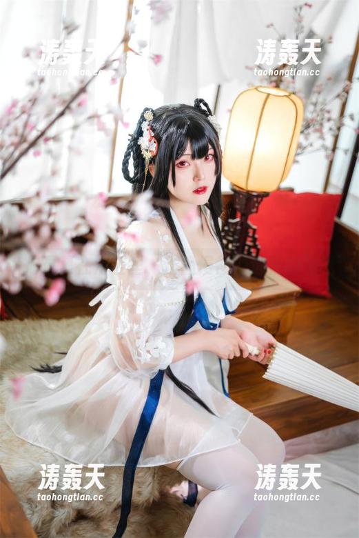 你夏夏在浴缸里，作品慢慢渗透我的视线