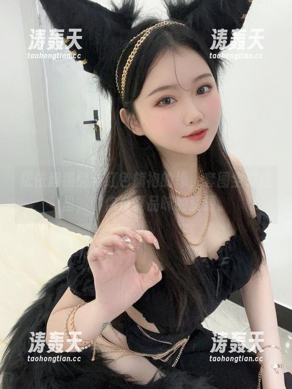 依依超级懒与红色旗袍的缘，套图全在这里，够你反复品味的资源。