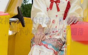 初夏女神 - 双双的自拍‘售楼兼职’原图，一不小心又被戳中了期待