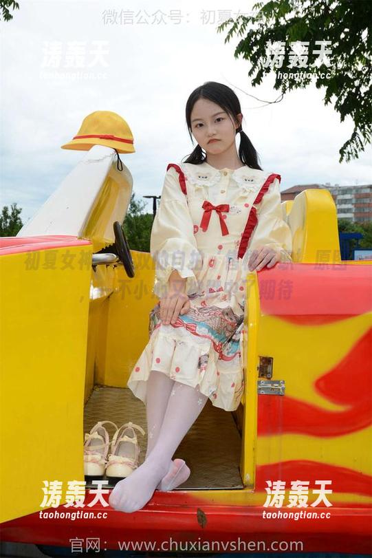 初夏女神 - 双双的自拍‘售楼兼职’原图，一不小心又被戳中了期待