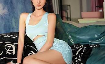 嗲囡囡 - 美图上线：周大萌泳装挑战，连鱼都羡慕的身影。