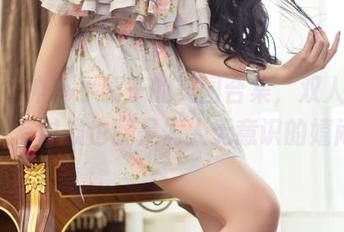 头条女神 - 小晴子的美图合集，双人出演，有时候也就是俩人无意识的嬉闹