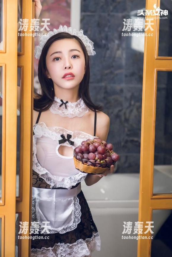 头条女神 - 有点儿被樊安妮的黑白写真困住了，明明只是什么、什么的简单构图，却像一首旋律。
