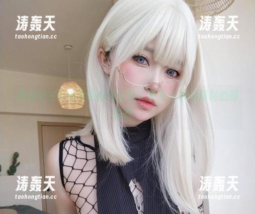 高清女主K化身黑丝兔女郎，快来分享这犀利的时刻吧。