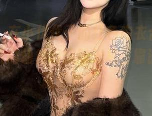 微密圈 - 在小优优子的红色内衣合集里，穿透任意的幼稚幻想时光机，靠谱不靠谱随便你想。