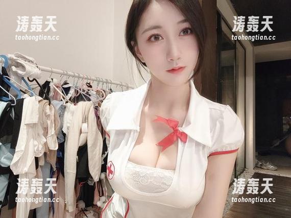 微密圈 - 黑色睡衣下的小玉吃果冻，“轻松自然”的图片合集