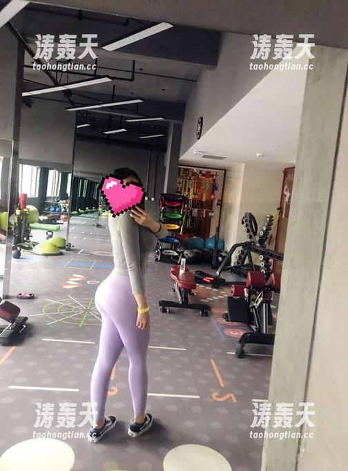 微密圈 - 在小芯酱的棉袜作品里，谁料这袜子竟然成了视线的吸引力中心。