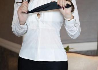 尤蜜荟 - 那一眼，欧阳LuLu的套装，图片里的搭配尴尬症候群