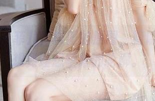 尤蜜荟 - 菲儿体操服的原图，隐隐让我联想到理想壁纸的轮廓。