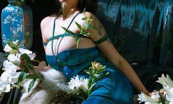 想要“白买”还是“白cos”？看岛田云溪的白裙美图吧