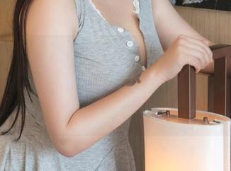 推女神 - 最新图册：施忆佳Kitty酱化身空姐，问你“要点什么”，但你的眼神已在她裙摆上迷失。