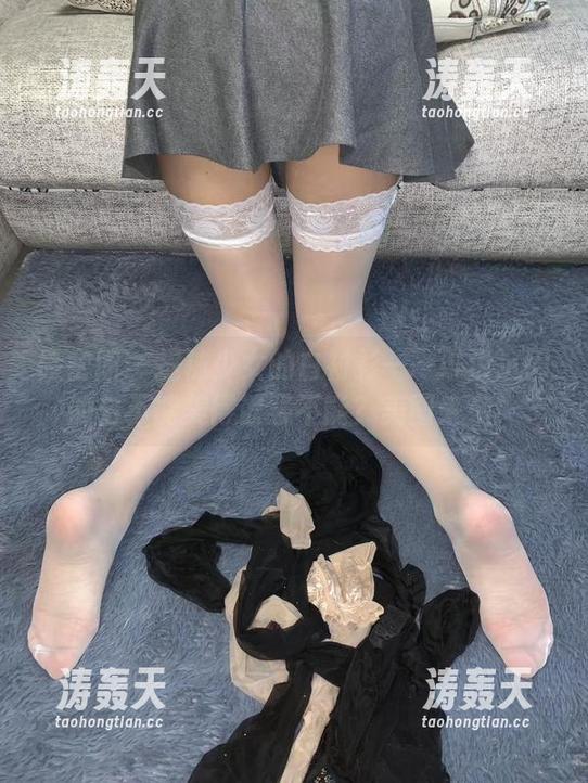 微密圈 - 提袜少女的白衬衫——谁说沉闷的白不能美得欲罢不能？美图来袭！