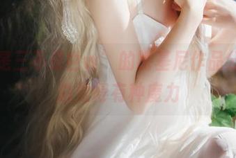 看‘是三不是世w’的比基尼作品分享，总觉得有种魔力