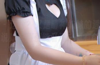 果团网 - 这啥？又是萌神妹妹的透明图包？话说她衣服都能看透，真有创意！