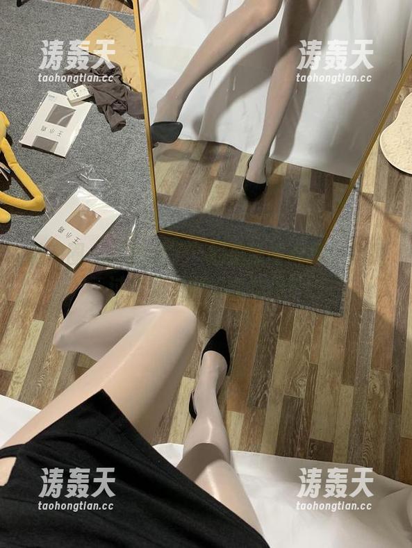 微密圈 - “桃脱了”的最新写真集：你见过这么无聊的瑜伽吗？