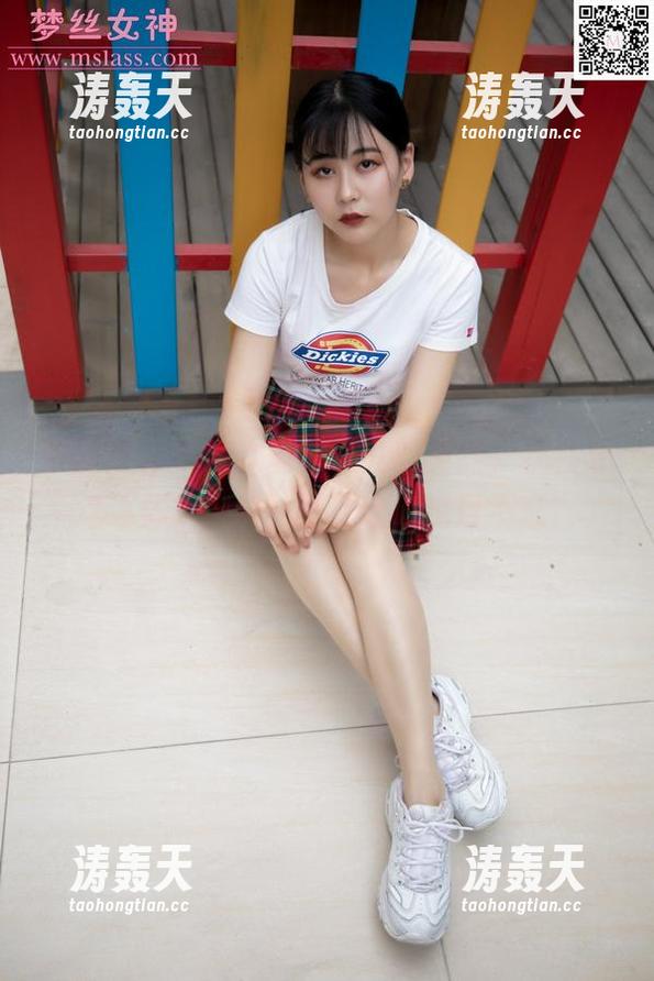 梦丝女神 - 每次看到乔儿的更新，都在想这连体衣和她，谁更让人过目不忘？