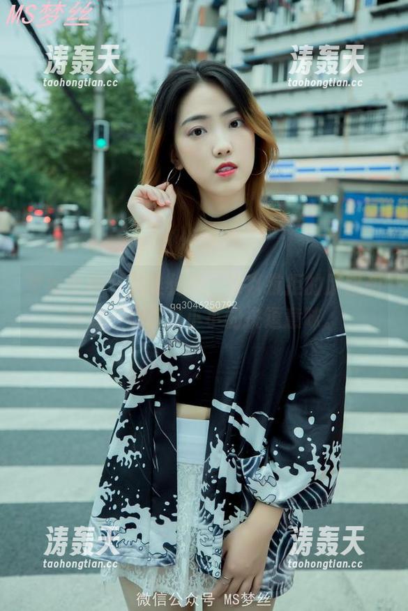 梦丝女神 - 灵唯长腿，难以抗拒的原图和精选，都带着小小的挑逗意味。