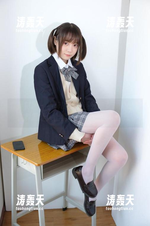 森萝财团 - 小梓的写真系列：女孩的眼神，真能让人上瘾，图集快来翻翻吧。